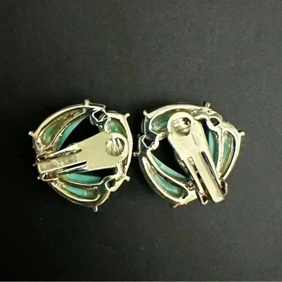 Vintage Aqua Green With White Leaf Center Silver Accents Clip Earrings - Picture 2 of 7